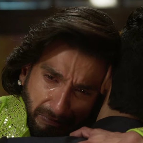 #RanveerSingh always cries as if he has constipation. 

#RockyAurRaniKiiPremKahaani