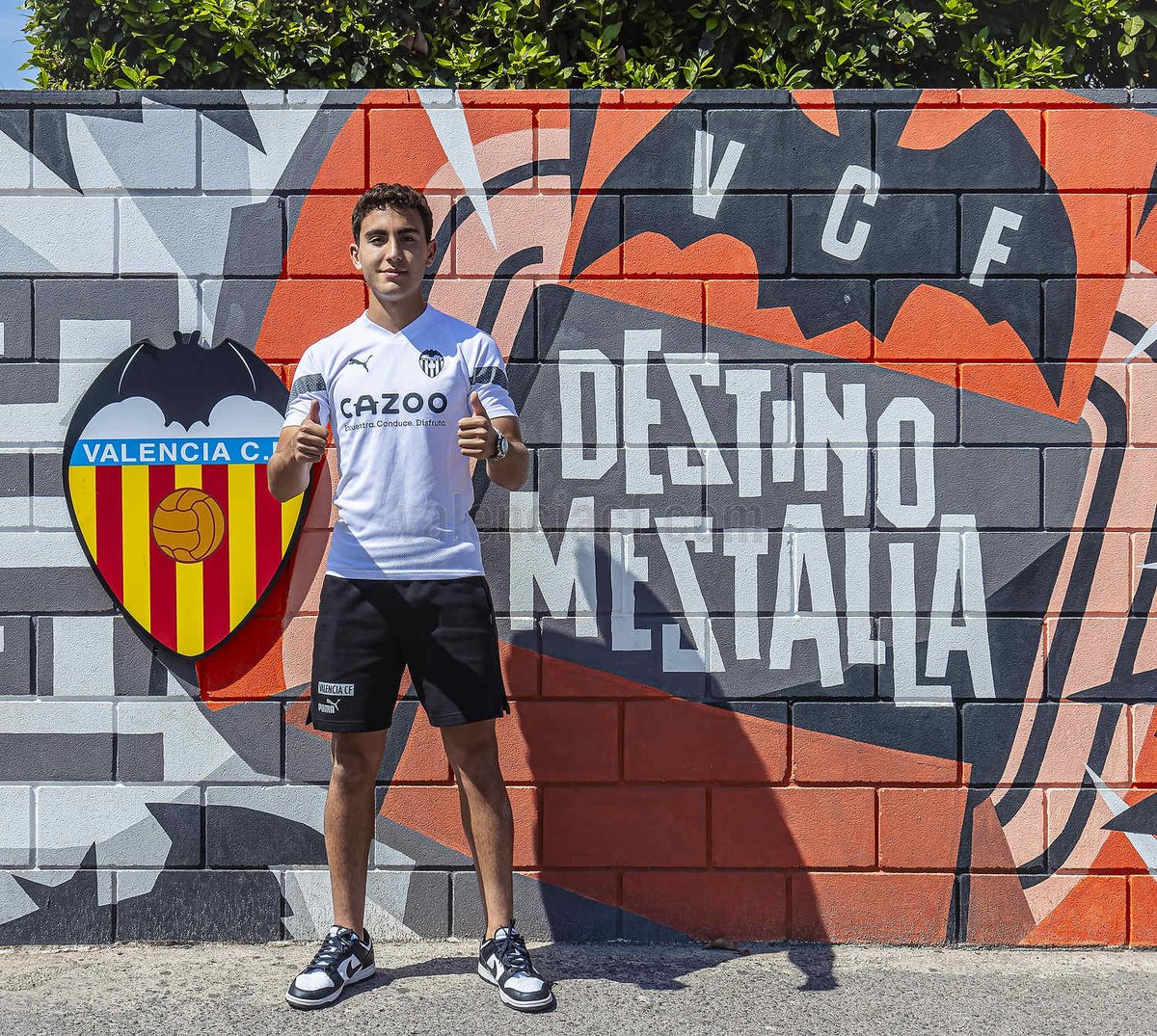 🦇 El @valenciacf ha alcanzado un acuerdo para la renovación de Mark Chust 🤝

➡️ El defensa valenciano del #VCFJuvenil 🅰️ cumple su 1️⃣4⃣ temporada en la @Academia_VCF 

#CORVCF #ADNVCF