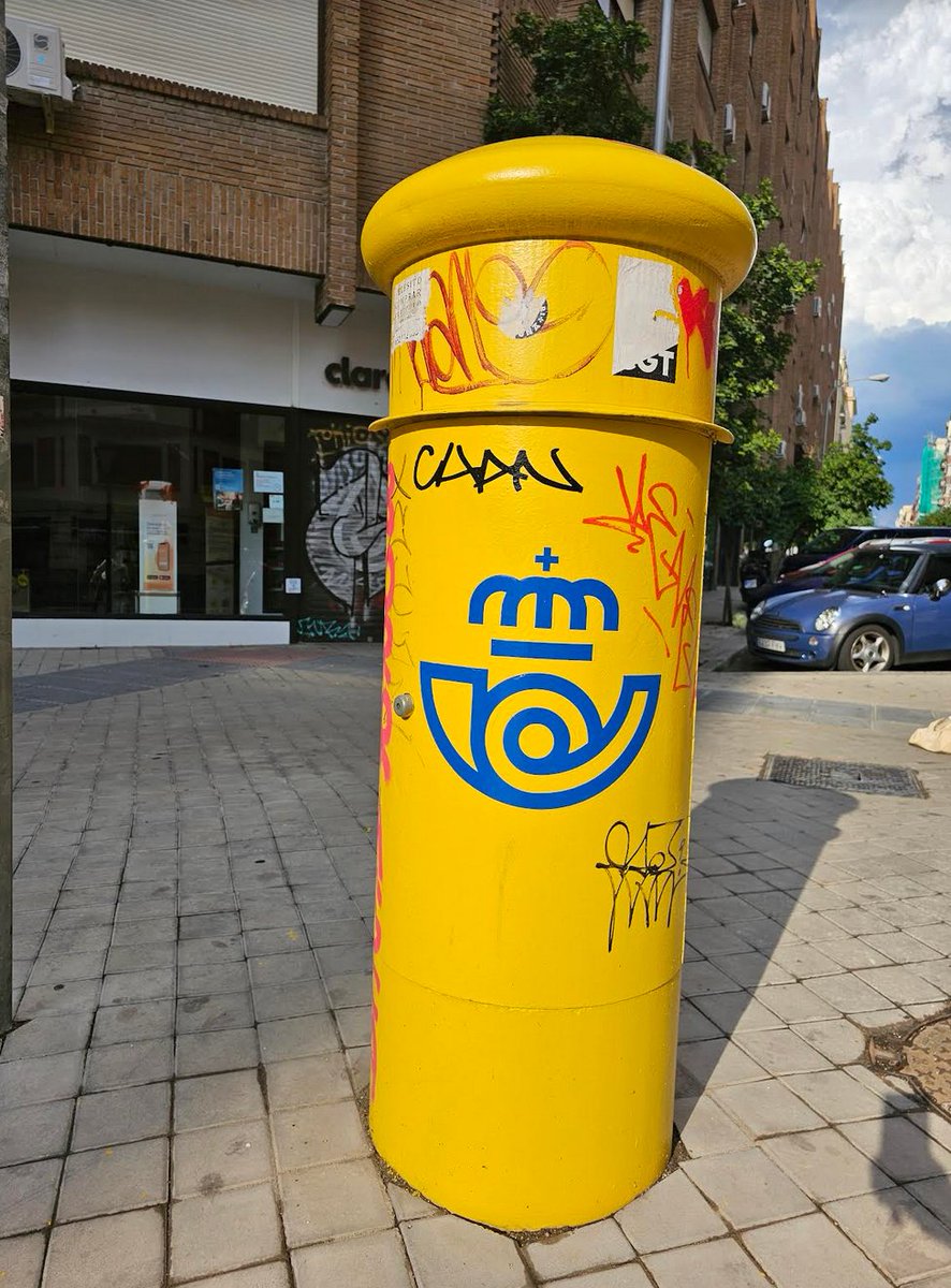 sfm_reg's tweet photo. Postal infrastructure as distinctive pieces of urban furniture in cities -> also in @madrid in this case. Once a postal supervisor always a postal supervisor. With regards to @Union_UPAEP @frankcast and #ERGP @GalidesPetros, plus @posteurop @SzebenyB https://t.co/1DU2URTgfd
