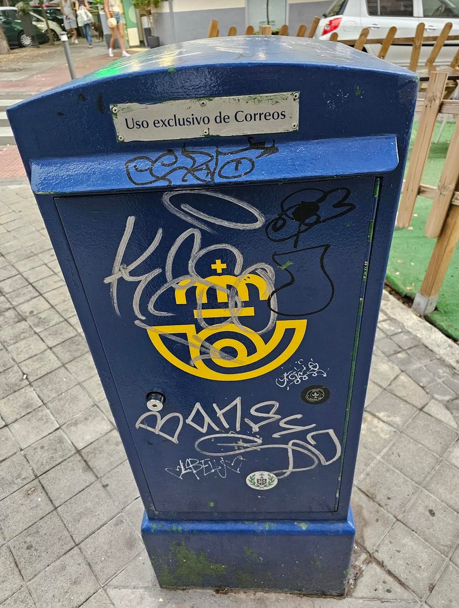 sfm_reg's tweet photo. Postal infrastructure as distinctive pieces of urban furniture in cities -> also in @madrid in this case. Once a postal supervisor always a postal supervisor. With regards to @Union_UPAEP @frankcast and #ERGP @GalidesPetros, plus @posteurop @SzebenyB https://t.co/1DU2URTgfd