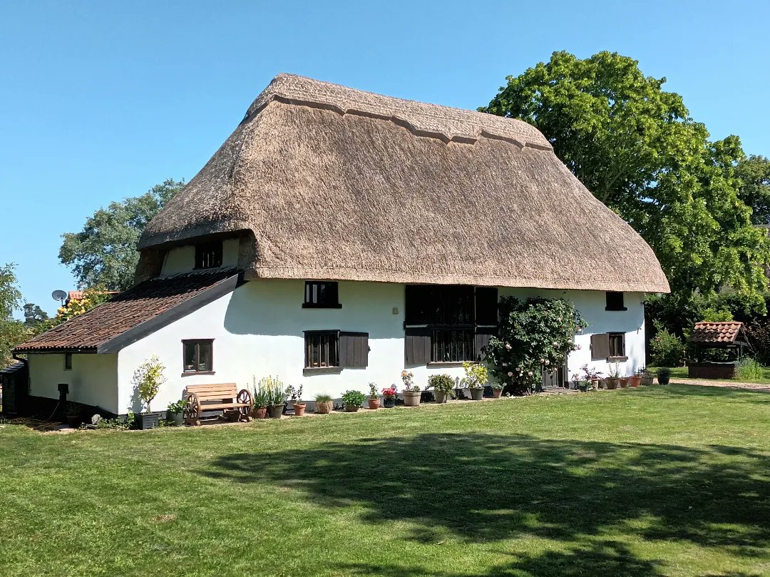 The quintessential image of the English rural idyll.

The ancient thatched cottage, built in 1390, all mullion windows and roses round the door, the high June skies, the thatcher posing before his work with only a slight hint of pretentiousness.....ahh, the English summer!