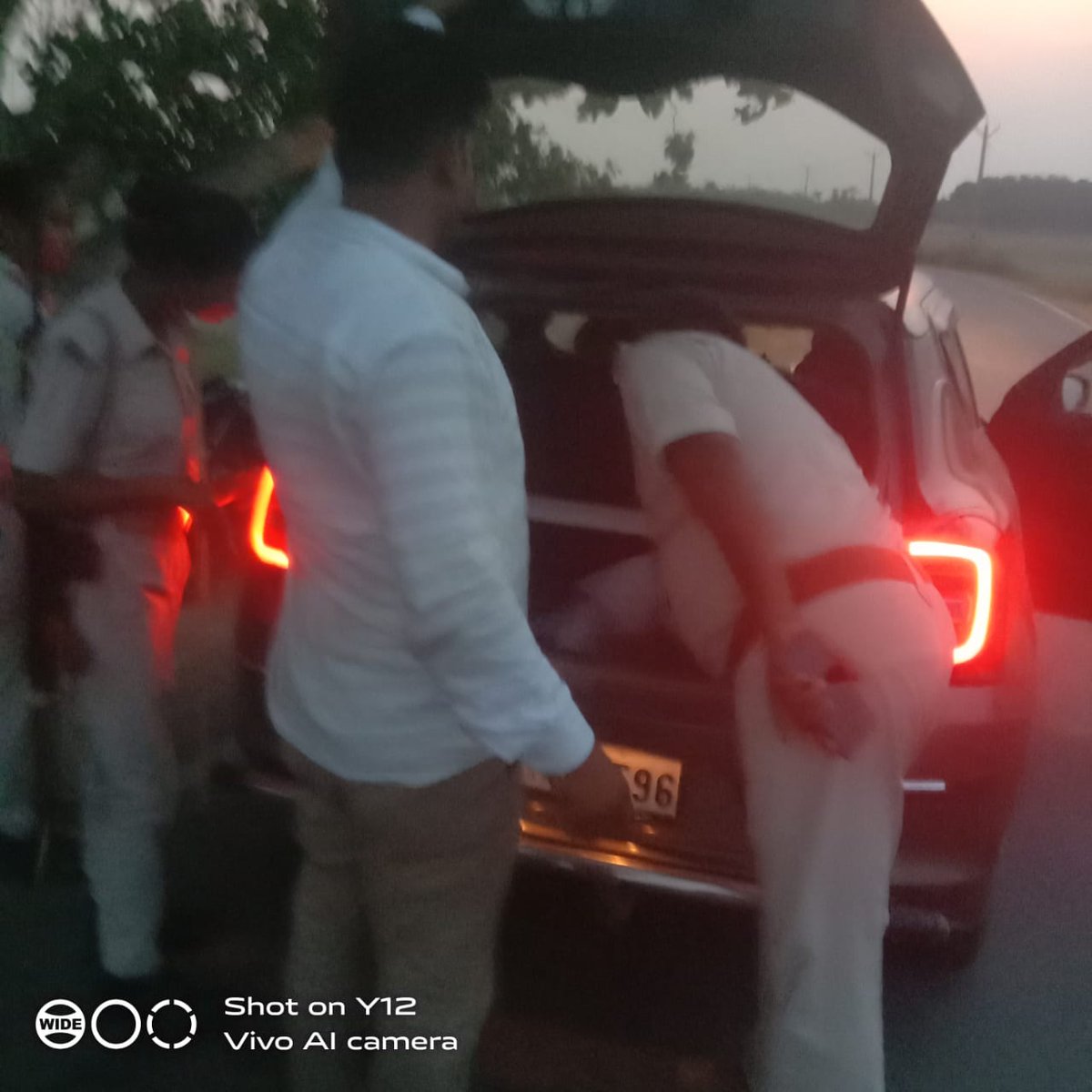 SaharsaPolice's tweet photo. दिनांक. 19.06.2023 को पुलिस अधीक्षक, सहरसा के निर्देशन में  जिला अंतर्गत विभिन्न थाना क्षेत्रों में संध्या गस्ती के दौरान अपराध नियंत्रण , विधि व्यवस्था के संधारण,यातायात नियमों का पालन तथा पूर्ण शराबबंदी का अनुपालन हेतु संदिग्ध व्यक्तियों,वाहनों की चेकिंग की गई। .... https://t.co/muFrJEbuFR