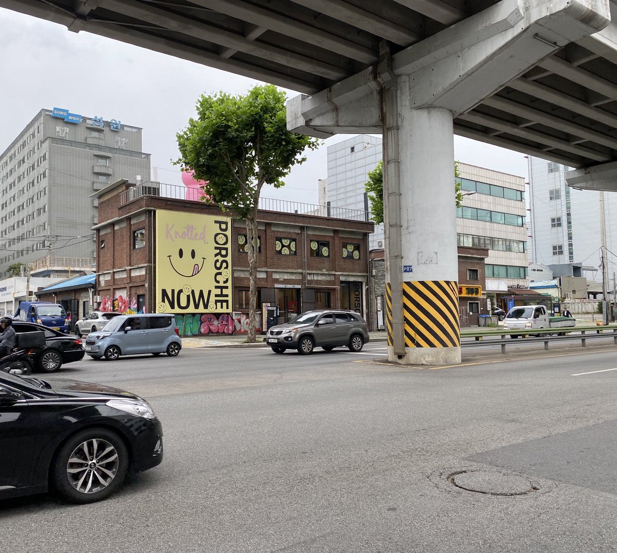 골져스한 것들이 모인 건물 #성수 #LCDC 만족👌🏻 걷다보니 노티드도 보이고