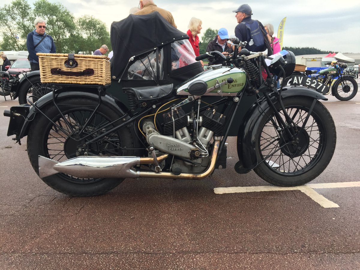 Spotted at the recent Banbury Run a very smart Royal Enfield V-twin and side car. #royalenfield #motorcycle #bike #bullet #restoration #kx #vtwin #england #bikelife #madelikeagun #ridepure #veetwin #V2 #vintage #engineering #banburyrun #sidecar #vintagemotorcycle #motorbike #RE