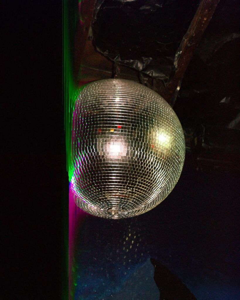 uglatto's tweet image. A few more glitched out shots from @sweat.biz !

All photos taken with my newly built circuit-bent DSLR glitch cam, "OBFUSCATOR"

#glitchcam #circuitbending #ccd #glitchphotography #vaporwave #futurefunk instagr.am/p/CttCfDPOq36/