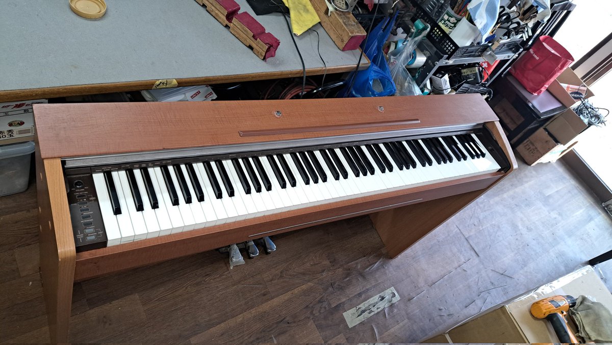【2鍵不具合】CASIO 電子ピアノ PX-720 CASIO電子ピアノPX-720鍵盤下がったままでボリウムも効かないので