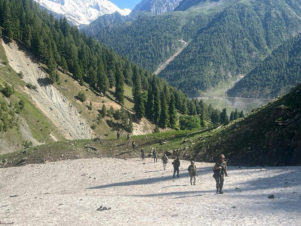 Security Personnel  holding Vigil On Both Routes Of #Amarnath Yatra.

#TYPNews