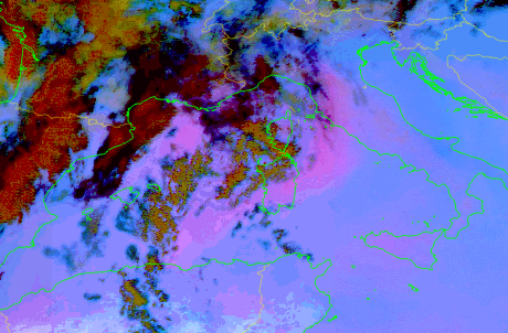 SEVIRI Dust RGB – 20 June 2023, 06:00 UTC – A plume of #dust (pink/purple) has advected from #Sahara towards parts of Italy and France. The product is well suited for monitoring displacement of dust clouds at high temporal resolution and it is also available during nighttime.