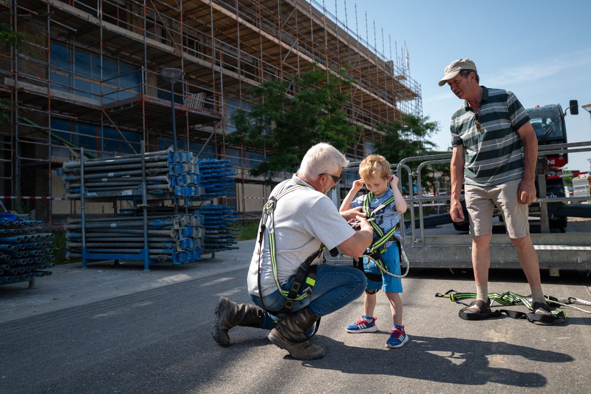 Wat was het een feest om onze bouwplaatsen open te stellen voor families, omwonenden en andere nieuwsgierige bezoekers! Dag van de Bouw 2023 was méér dan geslaagd. 💙