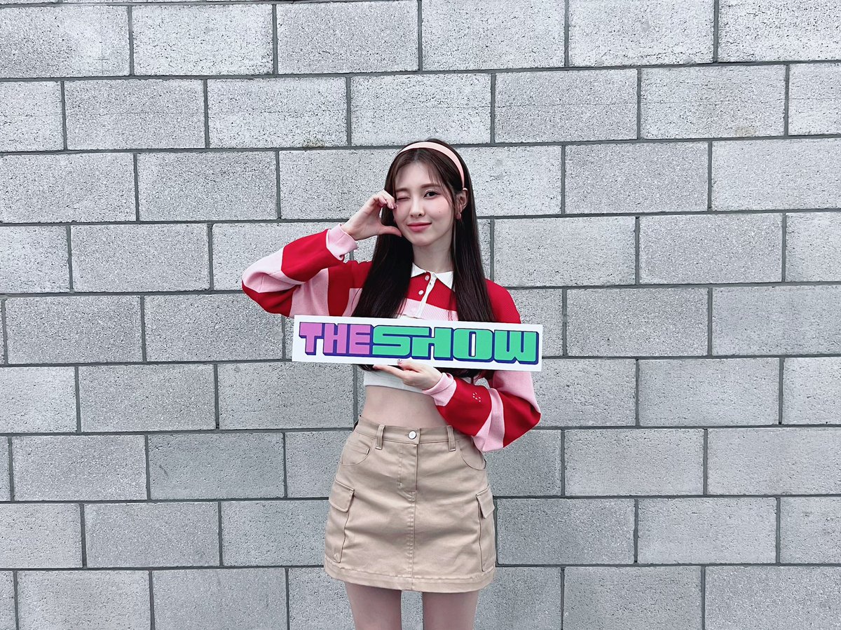 사랑스러운 예빈나라 예빈공주님 백옙은 
쿨톤💙 웜톤💛 러블리톤💖 레드톤❤
하트뿅뿅톤이라 ෆ˙ᵕ˙ෆ
하트가 퍼스널 컬러임🤍
🎶오늘도 여전히 설레게 하는 백옙과 
에이드, 우유는 #비행구름 길만 걸어요✈☁

#백예빈 <a href="/yebin__official/">백예빈 (BAEK YE BIN)</a>