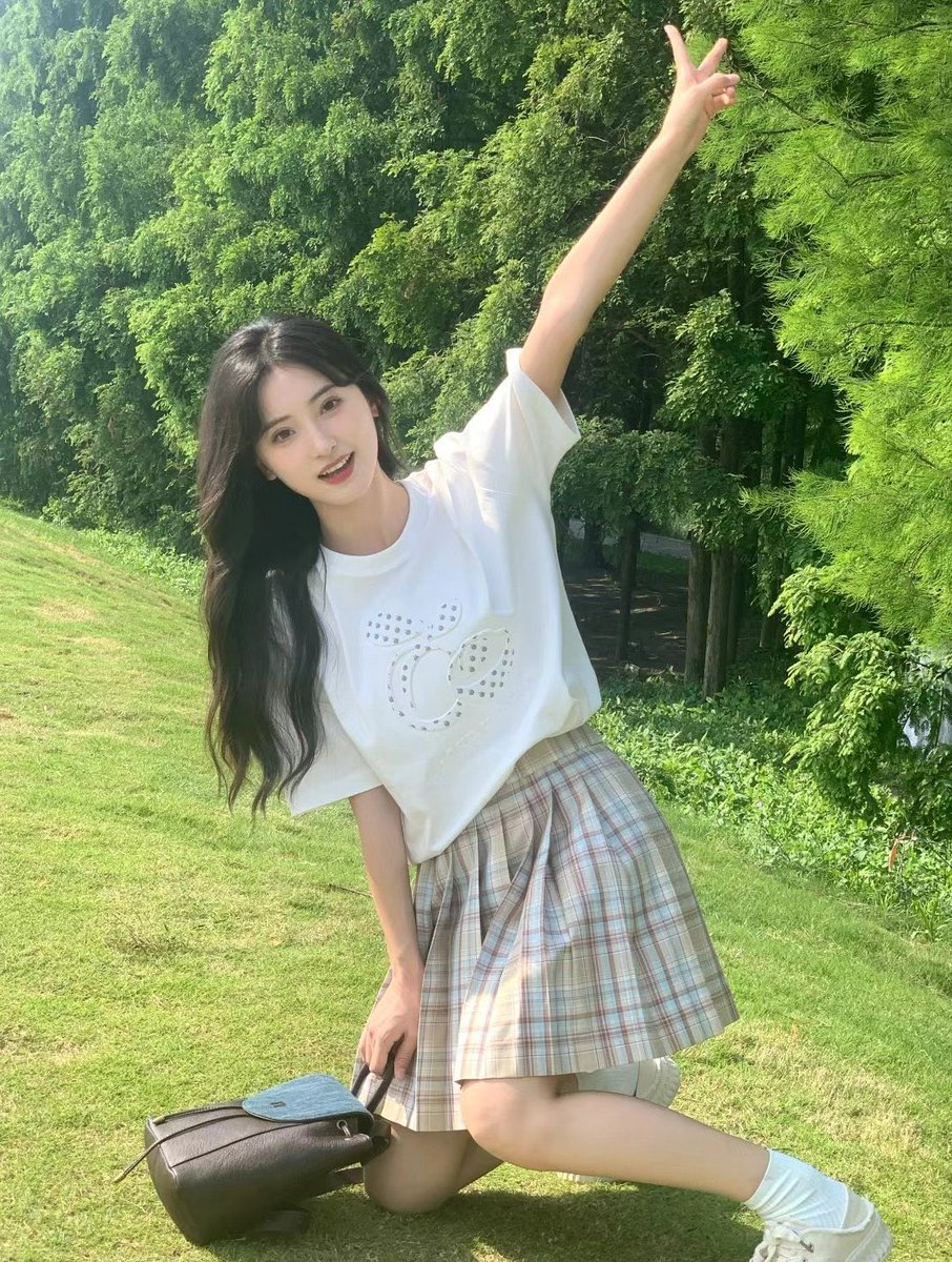 qingyi875's tweet photo. 天青色，等烟雨。而我，在等一个温柔的盛夏。倾听蝉鸣，遥看美景，这个夏天很美好 https://t.co/Udc5AMewB2