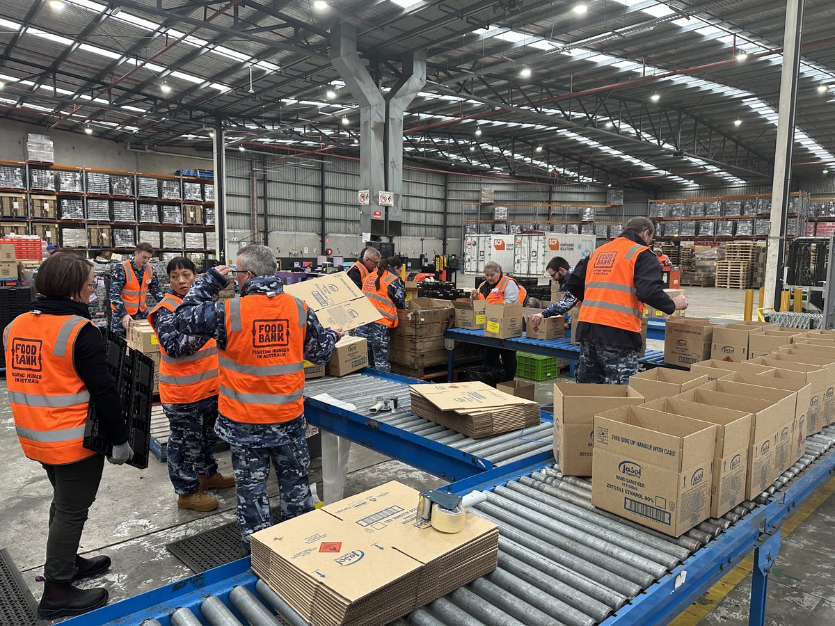 RobGillAUS's tweet photo. Yesterday was a great opportunity to support the Victorian Community. I was joined by 14 volunteers from 21 Squadron @AusAirForce to pack food (the equivalent of 28,598 meals) for @FoodbankVic. Foodbank does an amazing job providing food relief for those in need. https://t.co/EG5JW6dseM