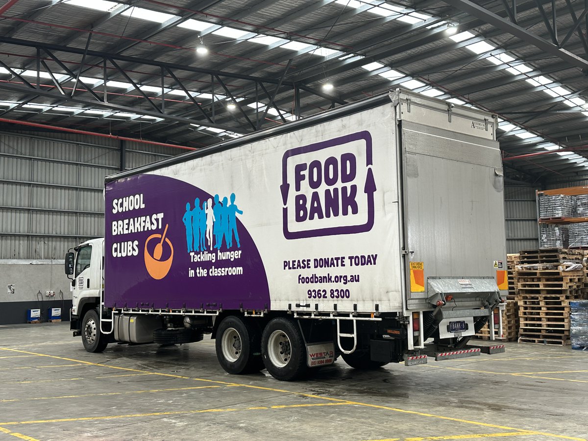 RobGillAUS's tweet photo. Yesterday was a great opportunity to support the Victorian Community. I was joined by 14 volunteers from 21 Squadron @AusAirForce to pack food (the equivalent of 28,598 meals) for @FoodbankVic. Foodbank does an amazing job providing food relief for those in need. https://t.co/EG5JW6dseM