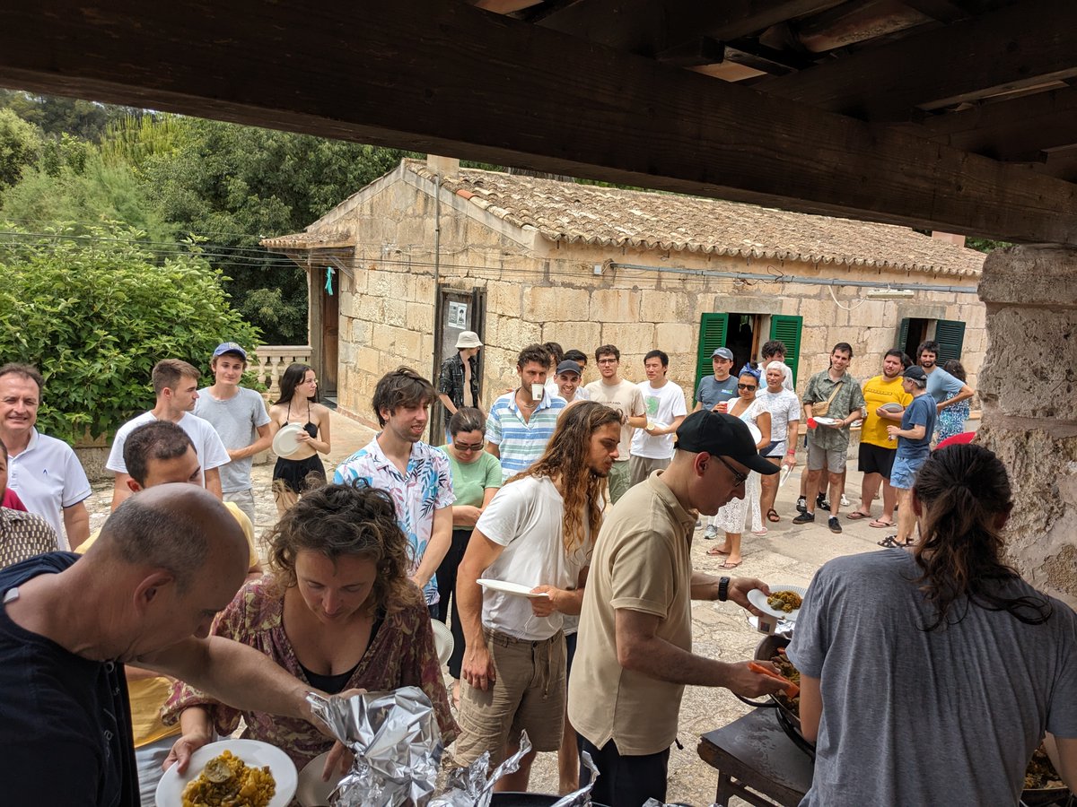 IFISC_mallorca's tweet photo. Yesterday the IFISC (UIB-CSIC) staff celebrated our usual Summer Solstice at Son Serra de Marina. Beach, sport, good food and interesting conversations!

🌞Happy Summer Solstice! https://t.co/VbBH8QHOij