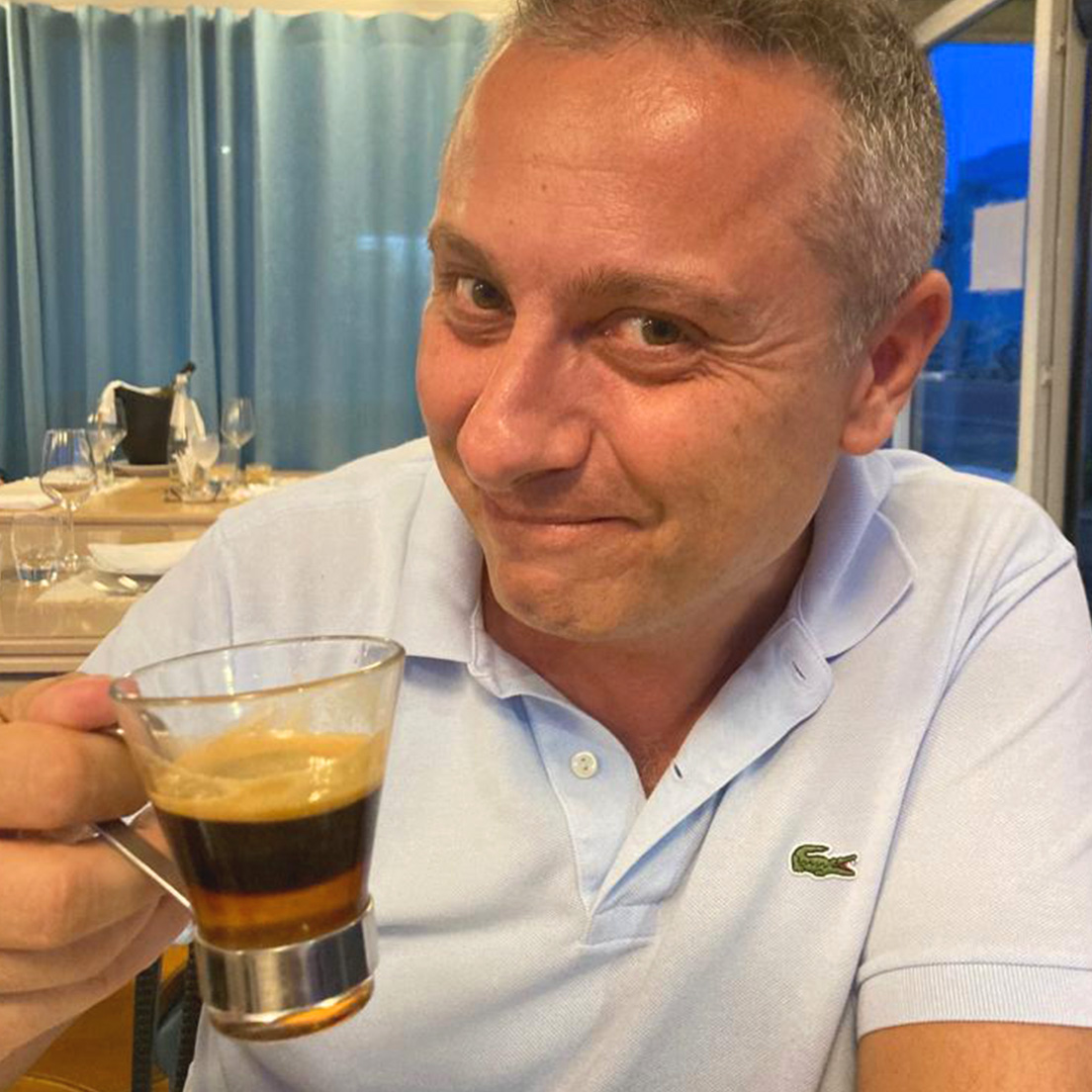 Il professor Luca Talamonti ha fatto tappa a Fano dopo il corso di #IntelligenzaLinguistica che ha tenuto per privati e aziende a #Pesaro. Ma prima di tornare a Milano non ha potuto fare a meno di gustare un'energetica #moretta 😄     #Morettadifano #MorettaFanese #Fano