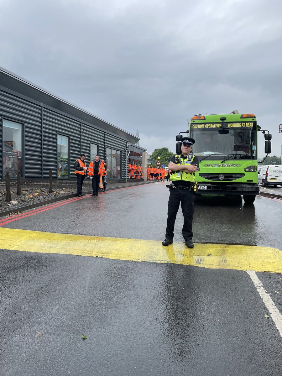 justinejonesGMB's tweet photo. The view from #GMBMidlands members on the picket line at #SercoSandwellStrike Not many going to work today π https://t.co/YdmW8tYgCr