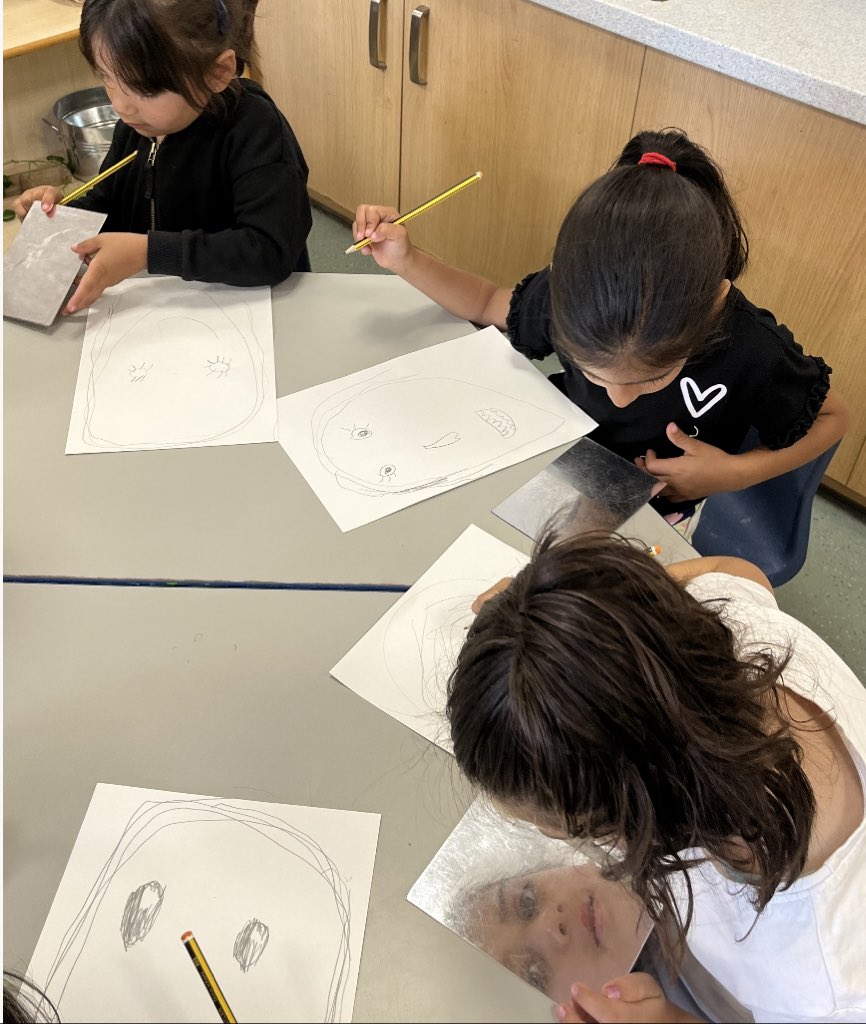 ThornburyPLA's tweet image. Reception children using their mirrors to look carefully at their faces and draw their portraits. Access All Arts Week has started and they are loving the theme ‘identity’ 👏 #AccessAllArts #WeAreStar