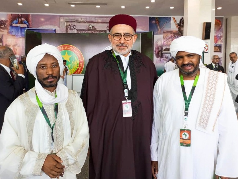 snakhooda's tweet photo. (1/2) Dr Aref Ali #Nayed, Chairman of @LibyaInstitute, participated yesterday in a Consultative Meeting of scholars from the #Sahel and #Sudan. The Consulting Meeting was held under the title “Reconcile Among Yourselves” and was organised by the @africanffpeace1 , in #Nouakchott, #Mauritania, under the auspices of the President of the Islamic Republic of Mauritania, His Excellency Mohamed Ould Cheikh El-#Ghazaouani.
Dr Nayed spoke in the opening session of the Consultative Meeting about the current situation in Sudan, and ways to support the Sudanese people in their ordeal.
He also held several meetings on the sidelines of the event with religious and political leaders from the Sudan, #Chad, #Niger, #Mali, #Burkina Faso, #Nigeria, #Senegal and #Mauritania.
#Libya