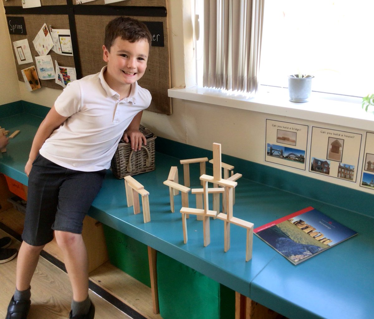 Some fantastic team and individual efforts in Dosbarth Castell Cil y Coed’s #enhancedprovision area to create Stonehenge!
#NotInMissOut #kapla @EAS_Humanities