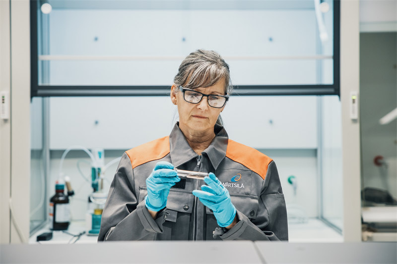 wartsilacorp's tweet image. Excited to unveil our new #whitepaper! We dive into the promising world of #P2X fuels for a decarbonised future.✨ 

Our comprehensive study unravels cost predictions, value chain analysis &amp;amp; detailed results from our on-site testing.

Find out more: wartsi.ly/3NdUl7b