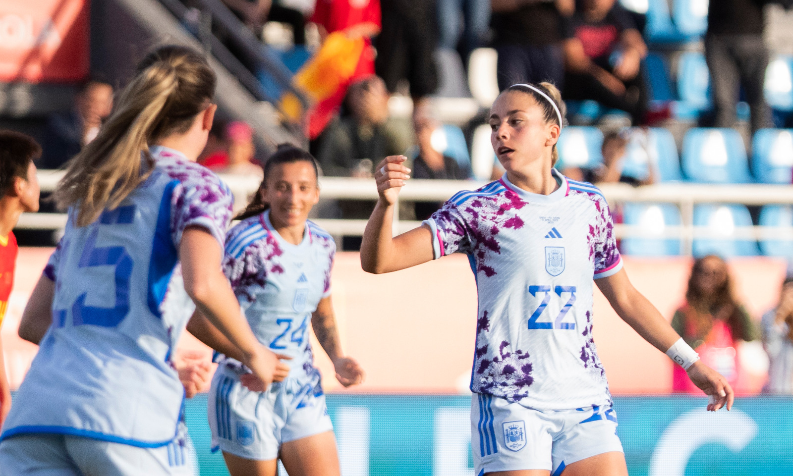 Real Federación de Fútbol Principado de Asturias on X: ⓈⓄⓇⓉⒺⓄ ¿Quieres  ganar esta camiseta oficial de la Selección Española Femenina, firmada por  todo el equipo? ➡️ 💙🔃 este tweet ➡️ Sigue a @