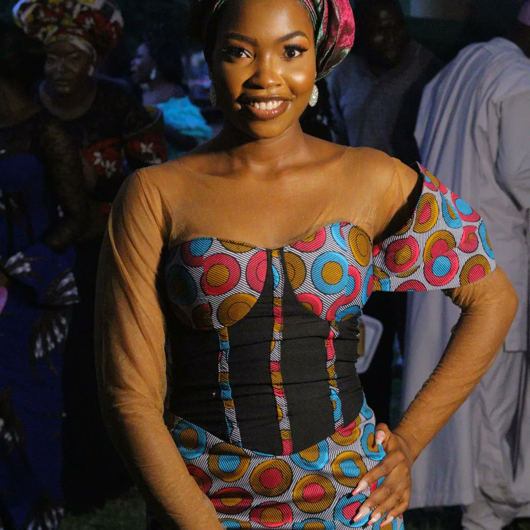 TeyeisCouture's tweet photo. https://t.co/P2hCYUG3SF