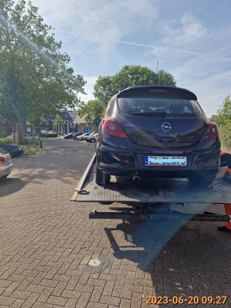 Vandaag uit Schiedam Oost dit voertuig laten verwijderen ivm een groot aantal fiscale naheffingen. De eigenaar krijgt het voertuig terug als de openstaande schuld is voldaan.