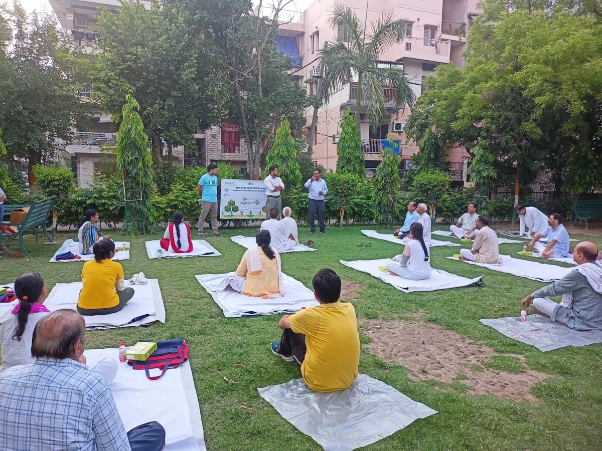 ERC_NewDelhi's tweet photo. Yoga session cum Mini Millets Mela was organised by the Food safety team, District Shahdara on 20/06/2023 at West Jyoti nagar to enlighten the public regarding the benefits of including Millets based food products in their diet.
@NehaBansal31 @foodsafetydelhi @Kuldeep_FSD https://t.co/VJWA8azArp