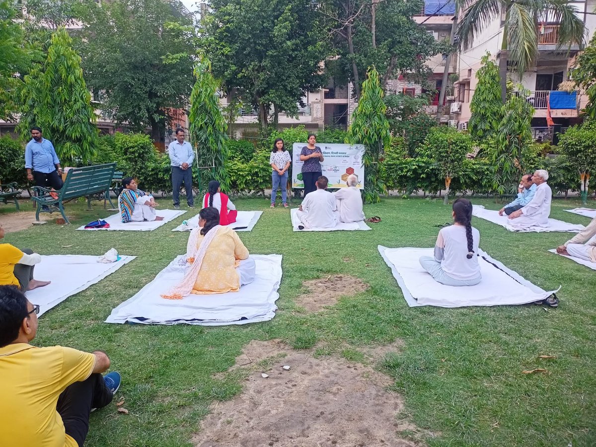ERC_NewDelhi's tweet photo. Yoga session cum Mini Millets Mela was organised by the Food safety team, District Shahdara on 20/06/2023 at West Jyoti nagar to enlighten the public regarding the benefits of including Millets based food products in their diet.
@NehaBansal31 @foodsafetydelhi @Kuldeep_FSD https://t.co/VJWA8azArp