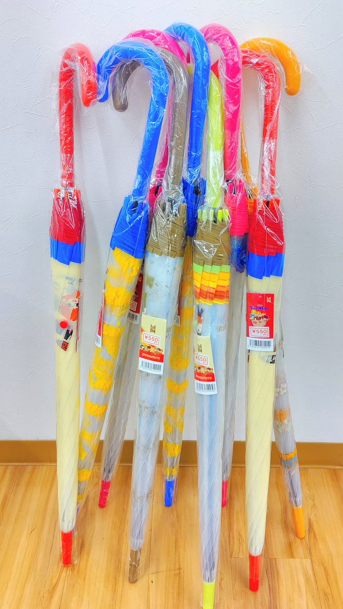 k_army_jk's tweet photo. TinyTAN💜TinyMARTのビニール傘安かった~🥰
私は6種類買って頼まれたのも買った😁💜
#BTS
#TinyTAN
#TinyMART
#ARMYさんと繋がりたい https://t.co/tPyDmjU3v2