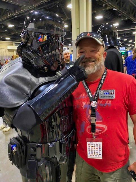 Two heroes at Heroes Con! 

TX10835 spotted the founder of this great legion and made him smile , for just being a SpecOps 😉

#SpecOps 
#SwiftSilentRelentless 
#ShadowStormtrooper
#TheMaker