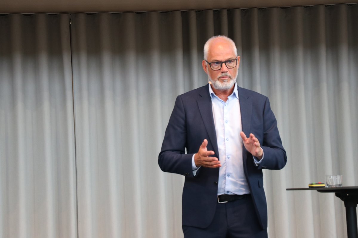 employers_EESC's tweet photo. 🤝💡Especially in a small country like 🇸🇪Sweden, #innovation and cooperation are essential for #competitiveness.
Lars Stehn from @LTUniv presenting the role of sustainable and effective #construction in the #greentransition
#FocusOnTheEssentials https://t.co/3hSyAOZpNx