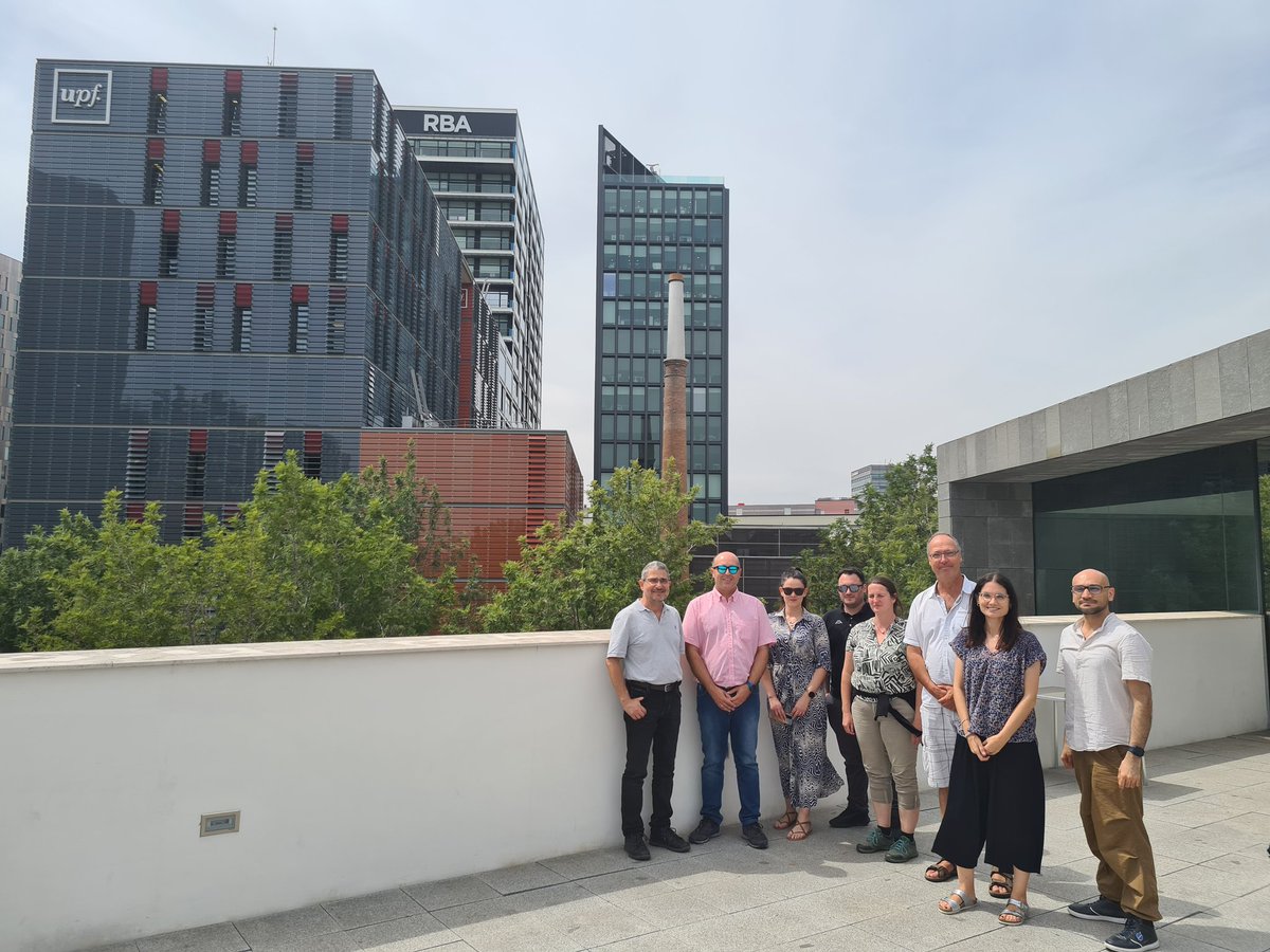 DaviniaHL tweet media