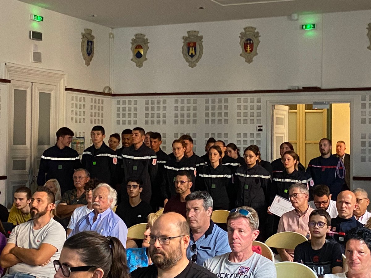#SapeursPompiers | 16 juin [Retour en Image]
Le <a href="/Prefet_82/">Préfet de Tarn-et-Garonne</a> a présidé la cérémonie de remise du prix du comportement #citoyen aux #jeunes sapeurs-pompiers.

👏 #Récompense 20 jeunes sapeurs-pompiers qui ont suivi assidûment les 4 années de formation.

<a href="/tarnetgaronne82/">Département de Tarn-et-Garonne</a>  #pompiers