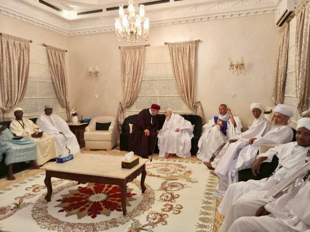 snakhooda's tweet photo. (2/2) After the Consultative Meeting of scholars from the #Sahel and the #Sudan, organised by the @africanffpeace1, Dr Aref Ali #Nayed and other meeting participants were hosted by His Excellency Sheikh Abdullah Bin #Bayyah at his residence in #Nouakchott, #Mauritania. https://t.co/Pj0QnmRLg8