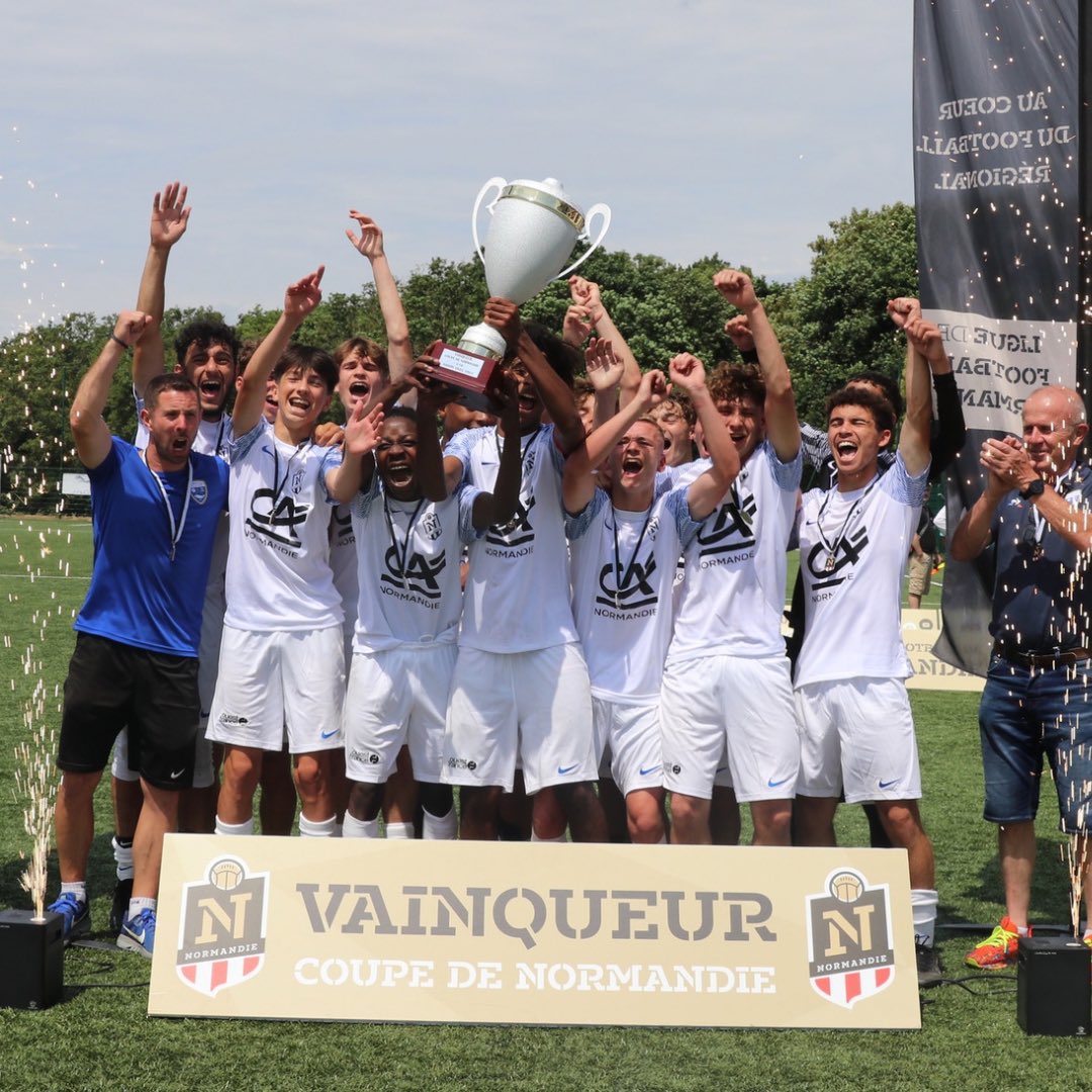 Week-end victorieux pour nos U16 vainqueurs de la Coupe de Normandie 🔥
Une victoire acquise en finale sur le score de 3-2 face à la <a href="/MaladrerieCaen/">Maladrerie O.S</a> 🏆

#USAvranchesMSM #TeamUSAMSM