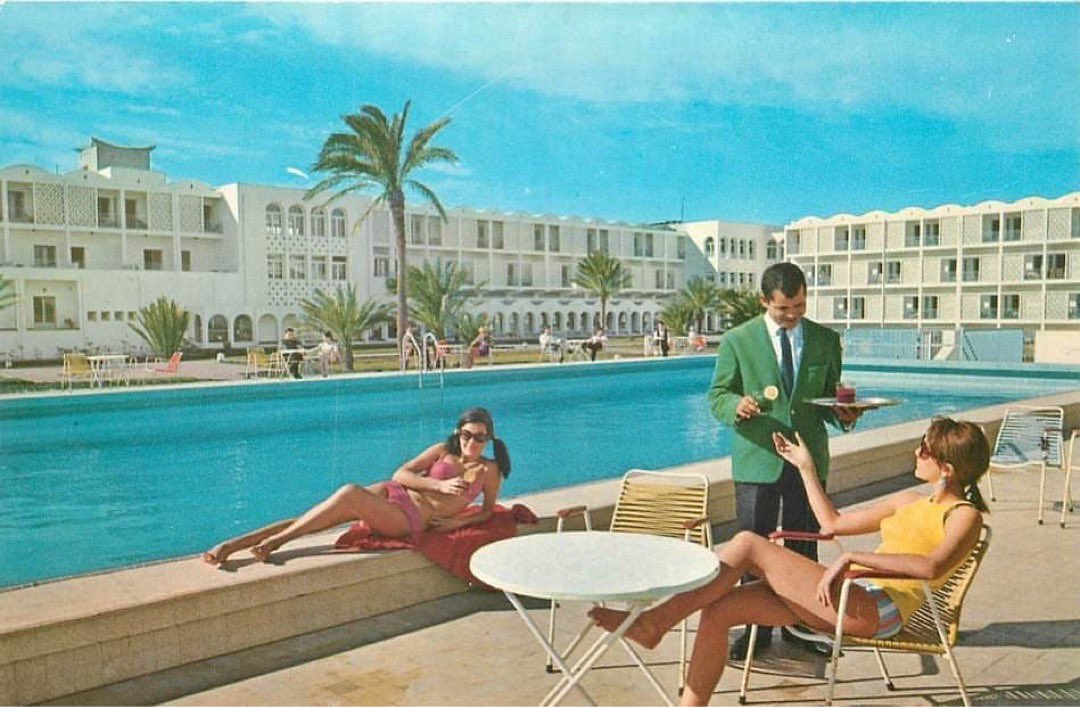 Summer drinks anyone? ☀️🍹

Tue, 27 Jun  |  London
BTS Summer Reception 2023
Time &amp; Location
27 Jun, 18:30 – 20:00
43 Upper Grosvenor St, London W1
Join us to celebrate the start of summer at the Arab British Chamber of Commerce. 

britishtunisiansociety.org/events-1/summe…