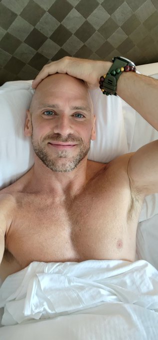 My solo Onlyfans officially has 20 solos uploaded to the wall, and I'm uploading more every day!🍆 https://t