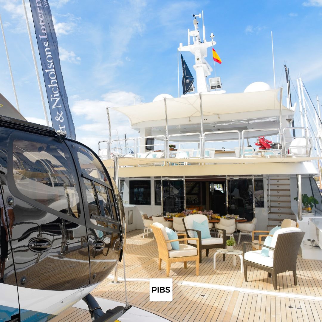 PalmaBoatShow's tweet image. La pasada edición del #PIBS23 nos sorprendió con este nuevo medio de transporte incorporado en un barco 🚁. ¿A dónde te irías?