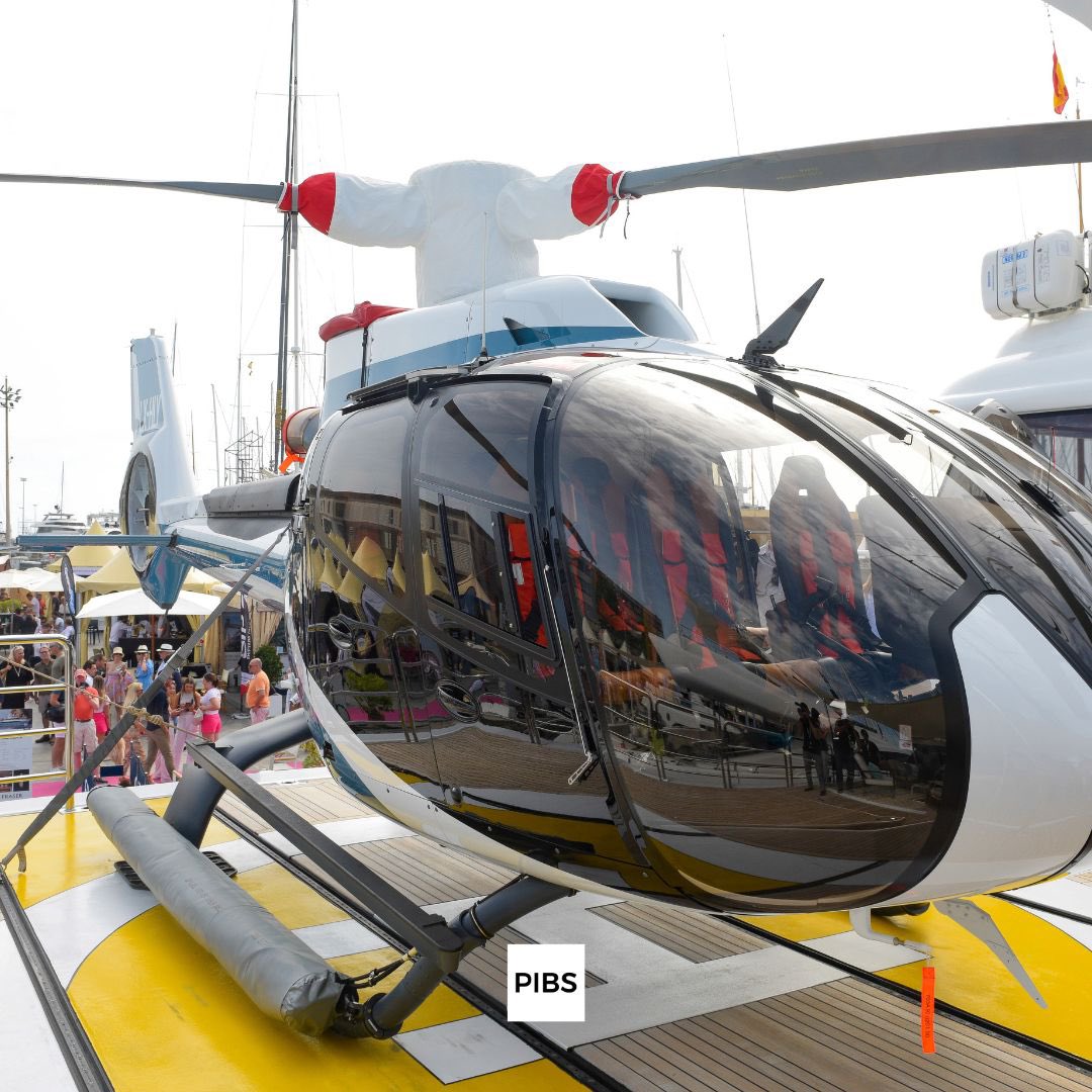 PalmaBoatShow's tweet image. La pasada edición del #PIBS23 nos sorprendió con este nuevo medio de transporte incorporado en un barco 🚁. ¿A dónde te irías?