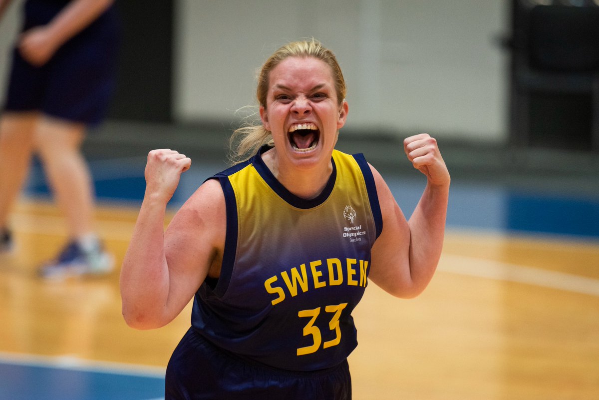 Är det här årets bild? 🤩📸

Ulrika Nyström personifierar den härliga känslan av att göra poäng! 🙌
Det svenska basketlaget i Special Olympics World Games är igång med divisioneringsspel.

📸: Special Olympics Sweden

#SvenskBasket | #HejaSverigelaget