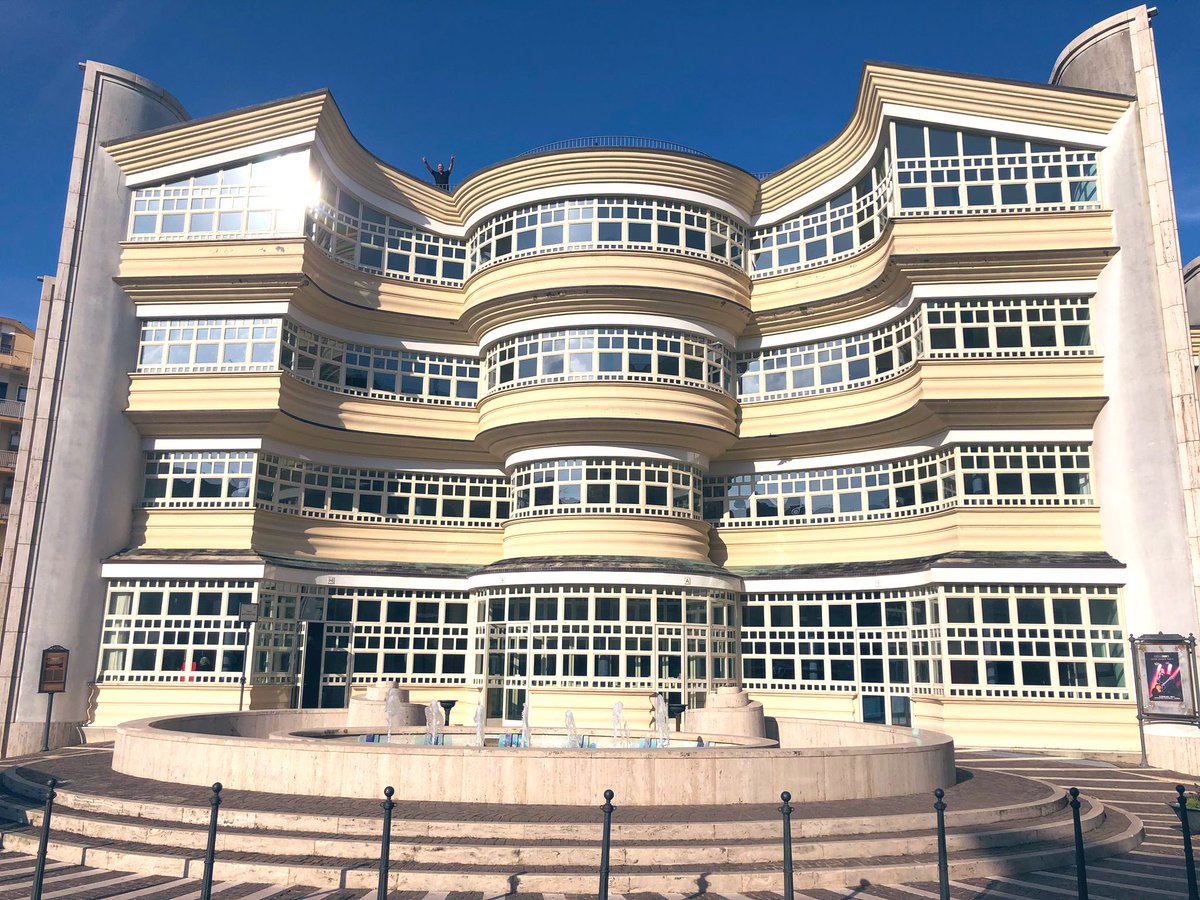 russellcrowe's tweet image. Indoor Garden Party concert tonight in Catanzaro 

This venue … it’s amazing. An incredible feat of architecture .
An absolute jewel in Calabria’s crown. 
il Mundo dovrebbe verdere la Calabria. La Calabria e bella.

There are still seats available in the boxes. 
Get your tickets