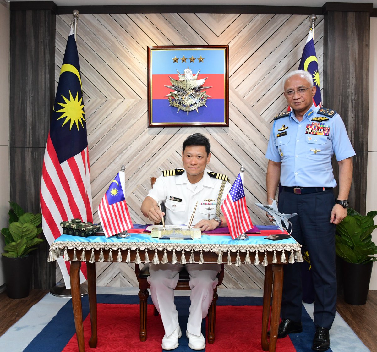 𝗣𝗔𝗧 𝗧𝗘𝗥𝗜𝗠𝗔 𝗞𝗨𝗡𝗝𝗨𝗡𝗚𝗔𝗡 𝗛𝗢𝗥𝗠𝗔𝗧 𝟰 𝗕𝗔𝗞𝗔𝗟 𝗣𝗣 𝗗𝗔𝗡 𝗣𝗣𝗣 𝗠𝗔𝗟𝗔𝗪𝗔𝗞𝗜𝗟 𝗟𝗨𝗔𝗥 𝗡𝗘𝗚𝗔𝗥𝗔 &amp;  𝗗𝗘𝗙𝗘𝗡𝗖𝗘 𝗔𝗧𝗧𝗔𝗖𝗛𝗘 𝗢𝗙 𝗨.𝗦 𝗜𝗡 𝗠𝗔𝗟𝗔𝗬𝗦𝗜𝗔

Berita lanjut :
m.facebook.com/story.php?stor…