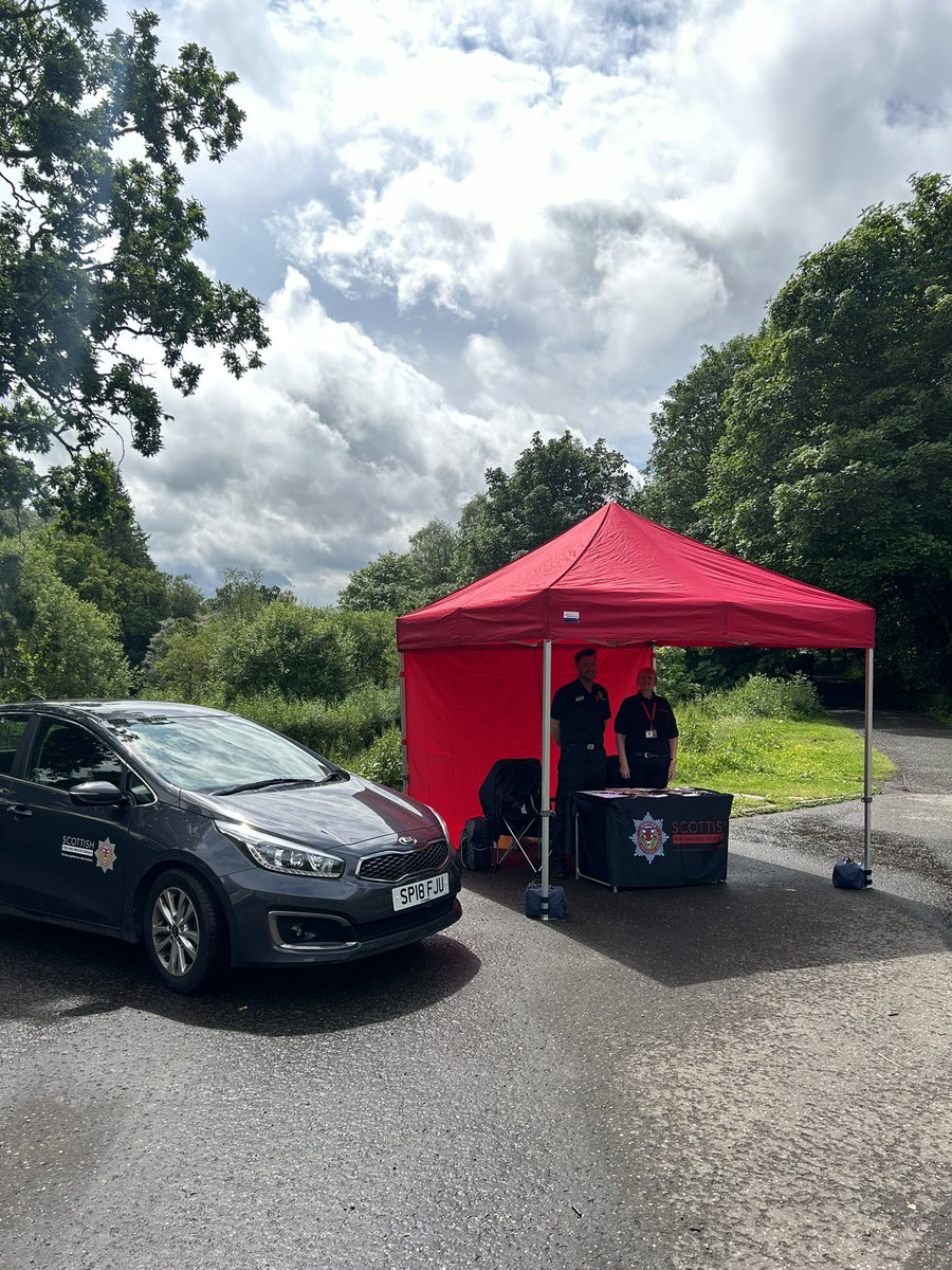 abewdhq's tweet photo. CAT members Joyce & Audrey, along with WC Colvan and WhiteWatch Milngavie out engaging the public sharing SFRS summer TAP messages #antisocial #respectwater https://t.co/T3SB2wIQ4E