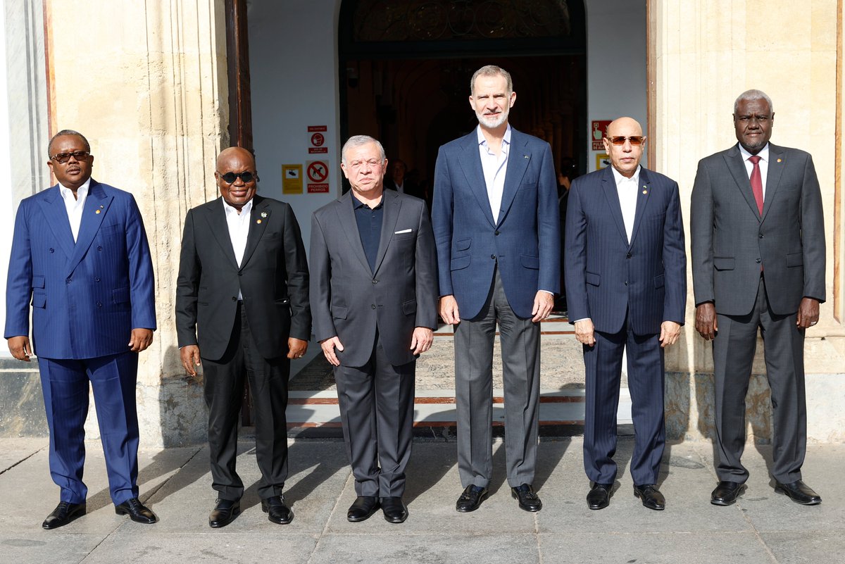 CasaReal's tweet photo. El Rey asiste, junto al Rey Abdalá II de Jordania, a la reunión del “Proceso de Áqaba”, celebrada en el Palacio de la Merced de Córdoba.
➡️https://t.co/3AWWBV4mR9 https://t.co/Xz7rG4GFn6