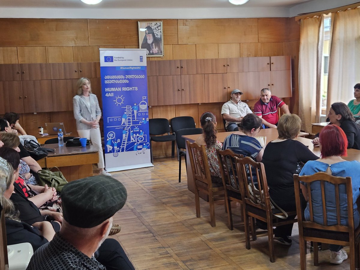 rusudantushuri's tweet photo. While in Kvareli, we meet with school teachers on the rights of #PWDs. @RKokhodze is presenting the standards on communication with #PWDs in the school environment and how to facilitate equality for them. #HR4ALL @EUinGeorgia  @UNDPGeorgia https://t.co/eCJZVOmibx