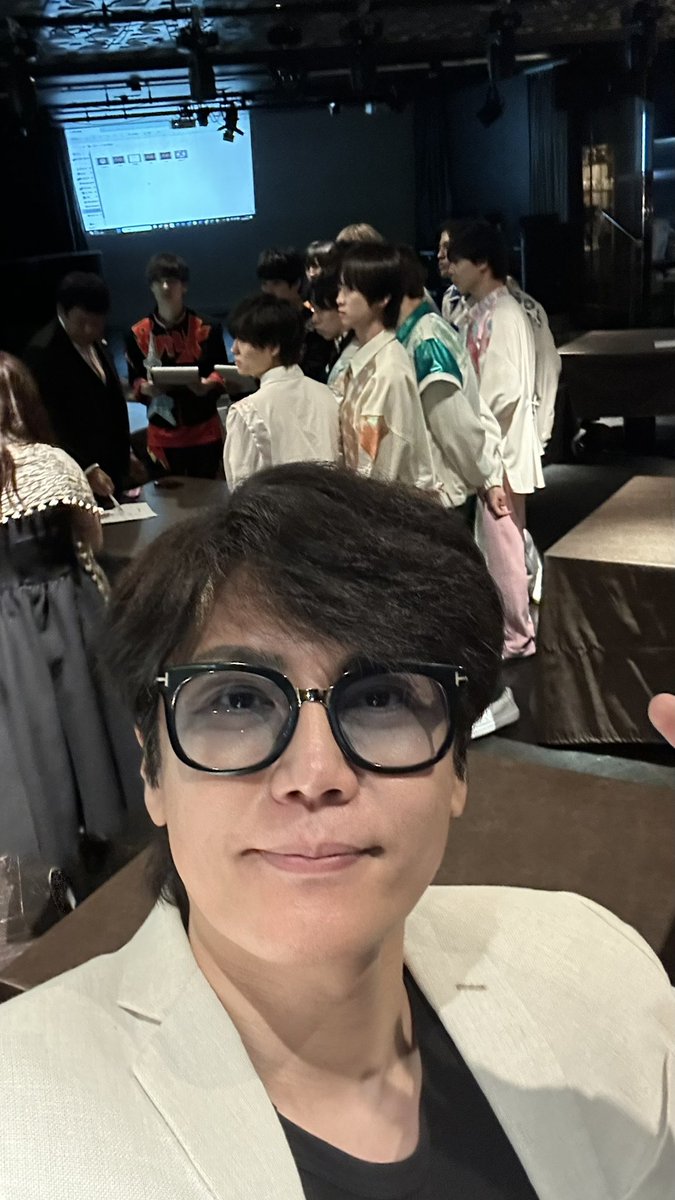 ConjurerMagus's tweet photo. フォーチュン＋タニプロ25周年感謝祭
真剣に打ち合わせをするメンバー👍

#ボイメン
#BMK
#カラフルダイヤモンド https://t.co/6hygFEIdCo