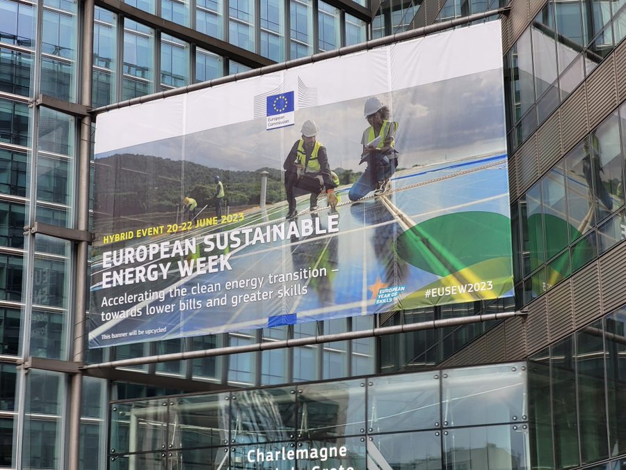 Tim McPhie (@timmcphieeu) on Twitter photo "My one key message to you today is this:
Home-grown green energy paired with energy efficiency is the only solution to cheaper, cleaner and more secure energy long-term."
<a href="/KadriSimson/">Kadri Simson</a> opens the European Sustainable Energy Week #EUSEW 👇
ec.europa.eu/commission/pre… "My one key message to you today is this:
Home-grown green energy paired with energy efficiency is the only solution to cheaper, cleaner and more secure energy long-term."
<a href="/KadriSimson/">Kadri Simson</a> opens the European Sustainable Energy Week #EUSEW 👇
ec.europa.eu/commission/pre…