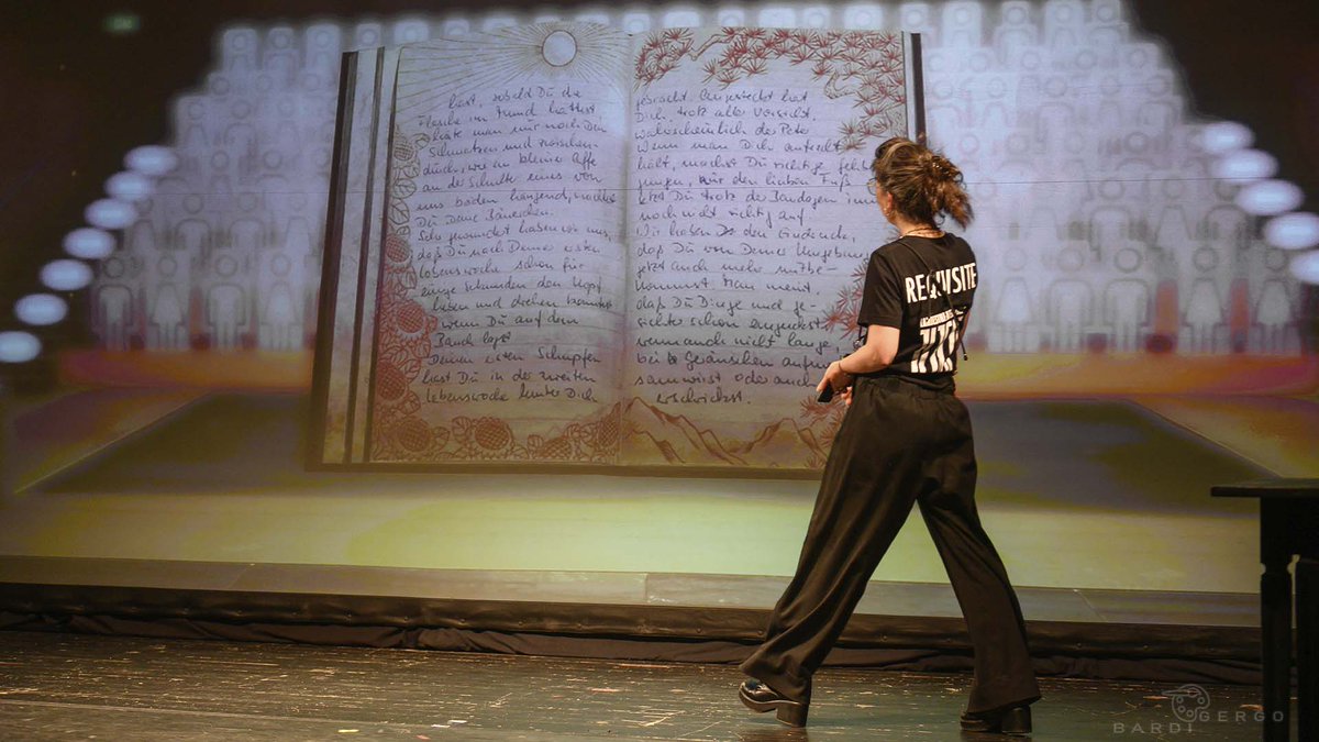 EuPlayon's tweet photo. Last month the PlayOn! network of theatres, universities &amp; digital experts gathered in Budapest for the International Theatre Festival for Youth at the 10th Theatre Olympics.
Here's a selection of photos (by Bárdi Gergő) that show some of the brilliant, innovative productions. https://t.co/8aSpOi2Xgj