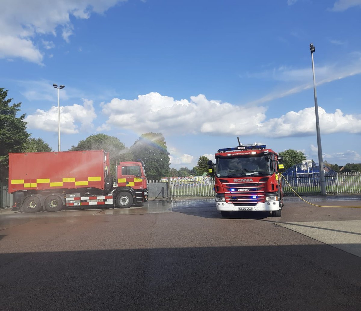 A huge thanks to Blue Watch at Stopsley Fire Station for hosting Ramridge Rainbows for a Fire Safety visit @BedsFire @BedsGuides a great time was had by all 🌈